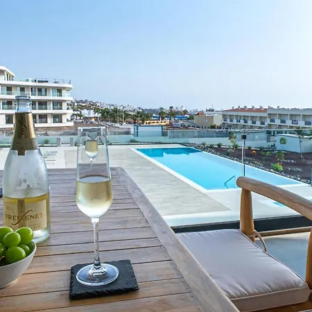 Serenity Deluxe - Pool & Terrace Appartement
